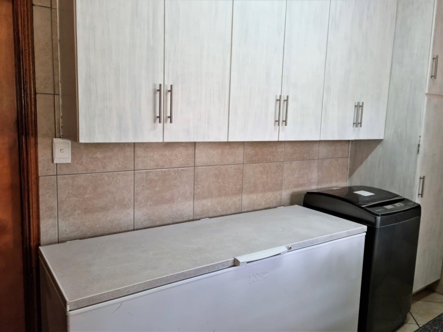 5 Bedroom Property for Sale in Melodie North West